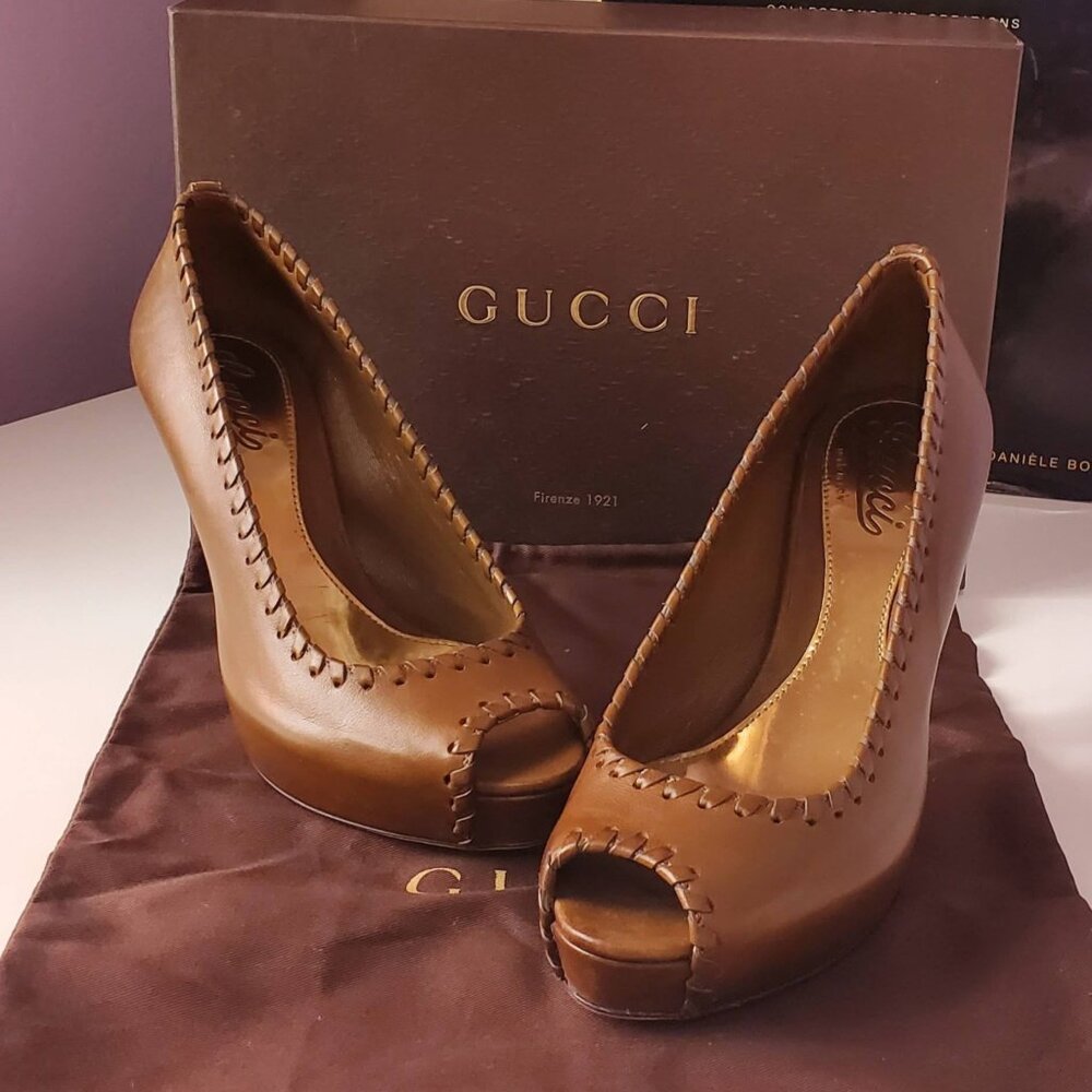 Women's Brown Leather Whipstitch Peep-Toe Platform Pumps